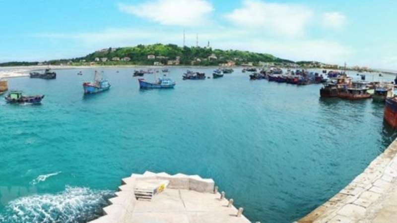 biển đông nằm hoàn toàn ở vùng khí hậu nào